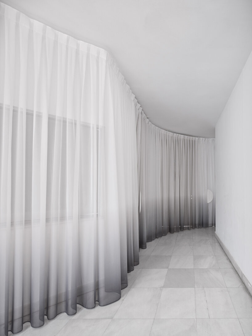 lluís alexandre casanovas blanco restores alcalá 31 exhibition hall to its original charm