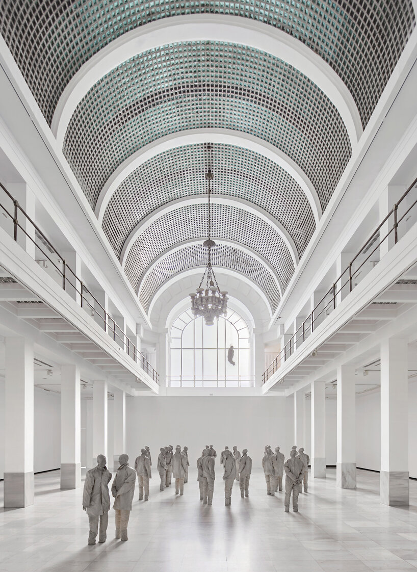 lluís alexandre casanovas blanco restores alcalá 31 exhibition hall to its original charm