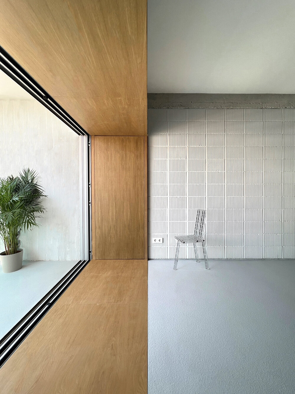 PACHON — PAREDES challenges spatial archetypes with 'non-binary' residence in madrid