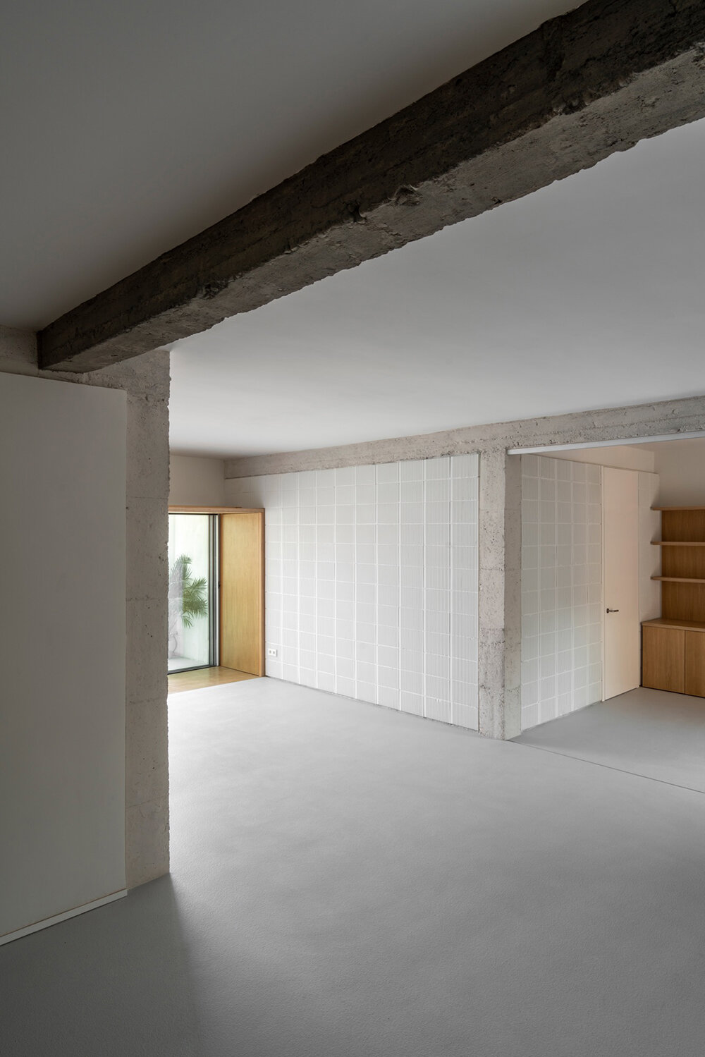 PACHON — PAREDES challenges spatial archetypes with 'non-binary' residence in madrid