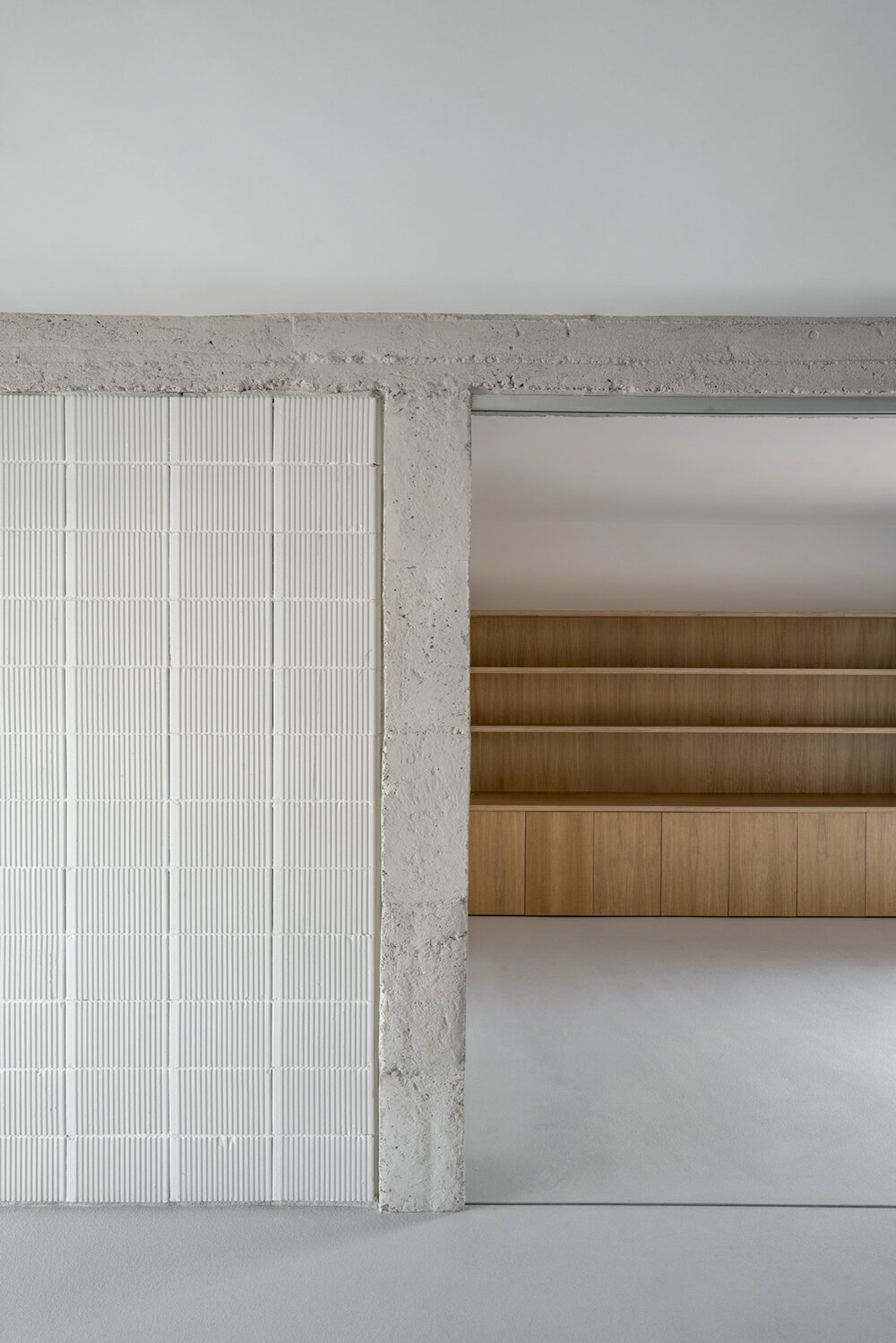 PACHON — PAREDES challenges spatial archetypes with 'non-binary' residence in madrid