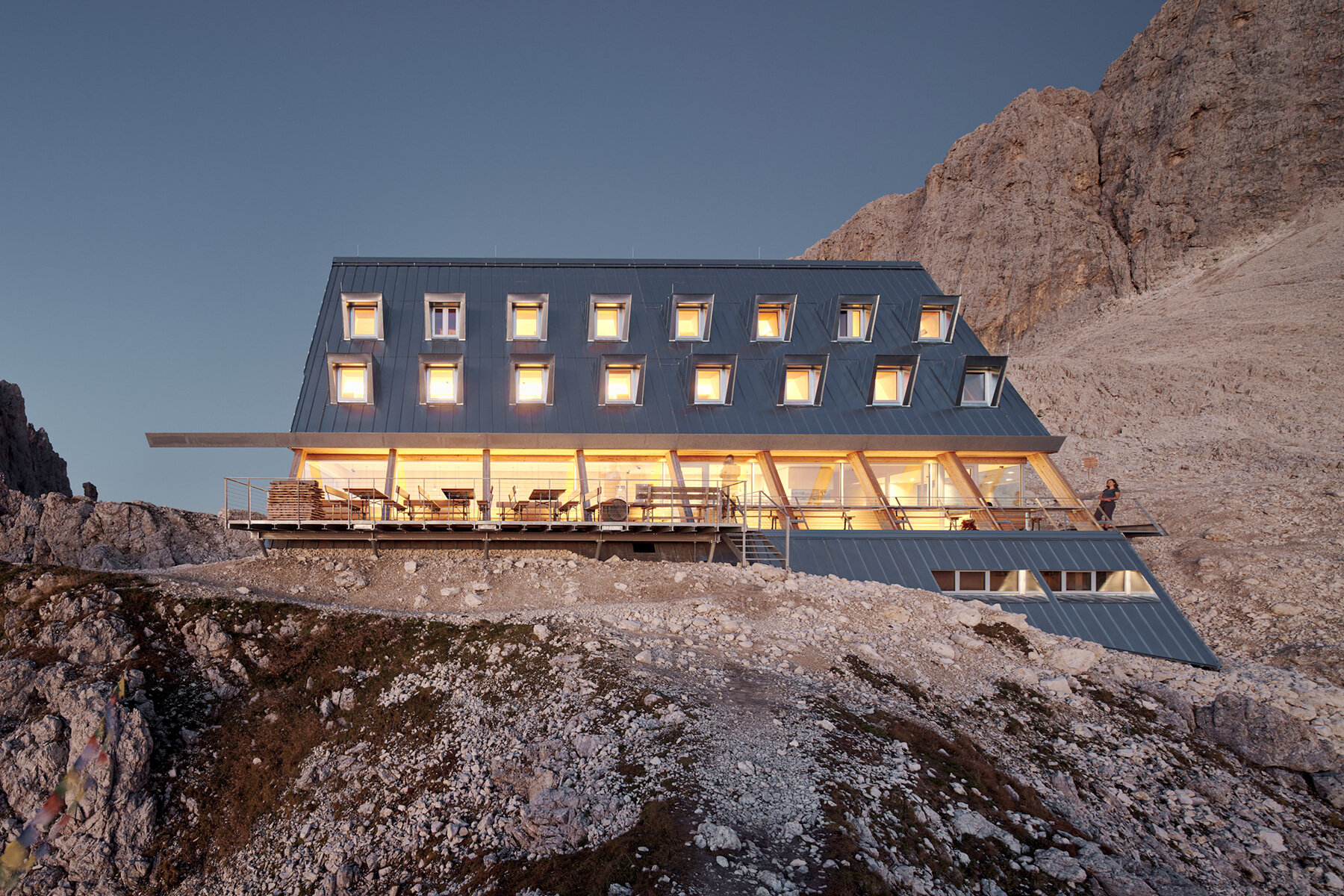 santnerpass-refuge-senoner-tammerle-architekten-italy-designboom-06a