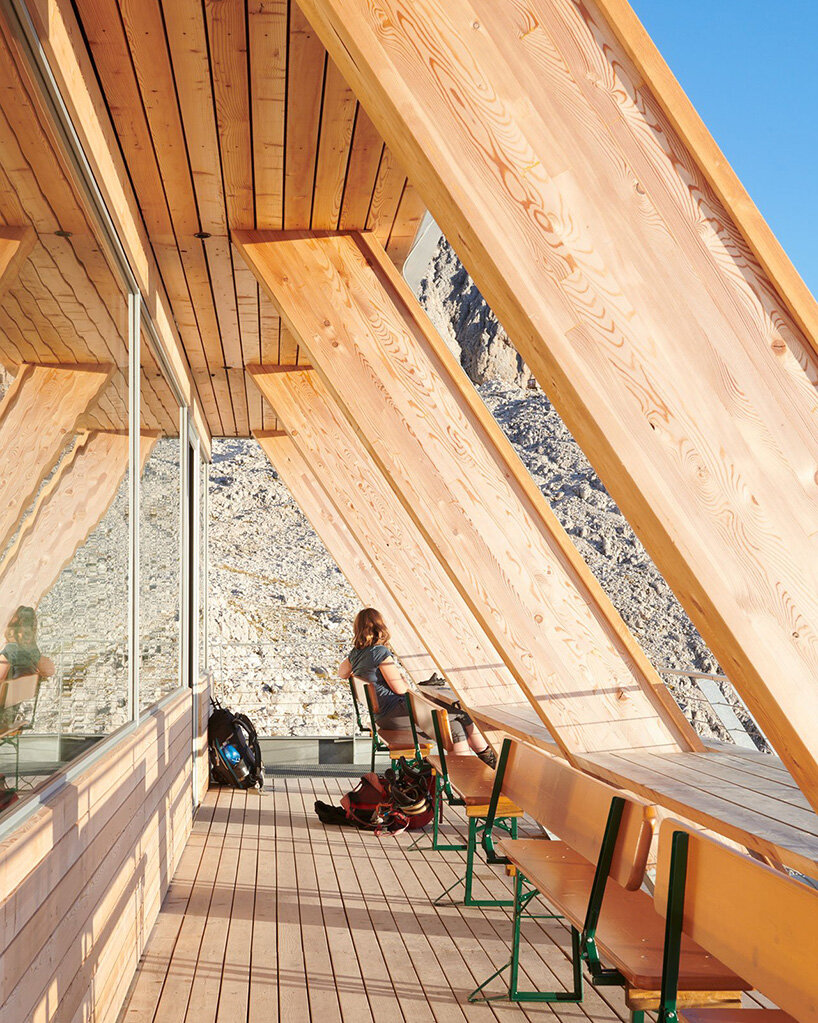 senoner tammerle gives alpine architecture a minimalist spin with santnerpass hut