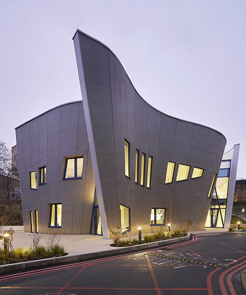 studio libeskind designs london's newest maggie's centre with fluidly curving walls