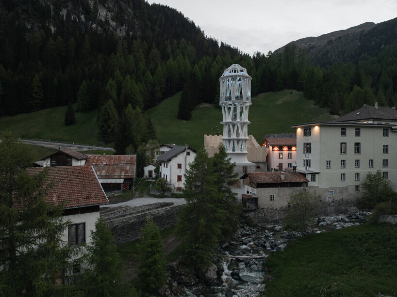 view of the White Tower in village of Mulegns | photo by Benjamin Hofer