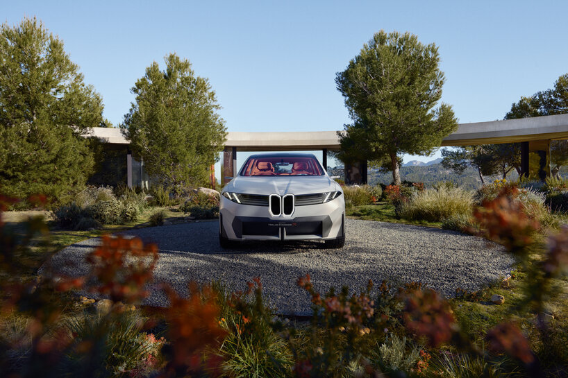 سيارة BMW Vision Neue Klasse X الذكية