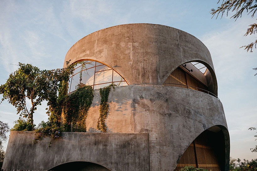 estudio carroll's 'toro house' embraces oaxacan coast with arches and ...