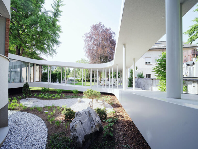 OFIS uplifts 1930s modernist dwelling with a curved and floating pavilion in slovenia