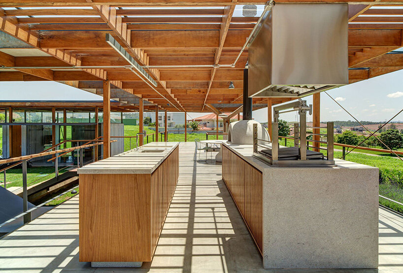 apiacás arquitetos designs casa serra azul like a sunny cloister in brazil