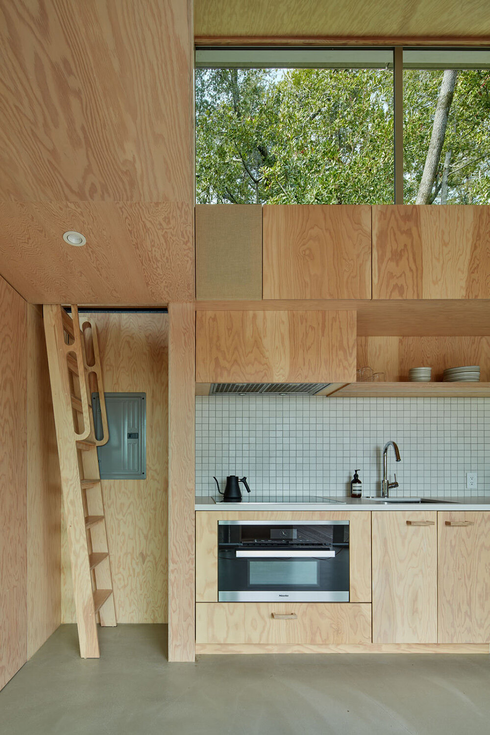 mork-ulnes architects tucks a 38 sqm guesthouse on a steep hillside in california