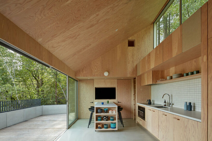 mork-ulnes architects tucks a 38 sqm guesthouse on a steep hillside in california