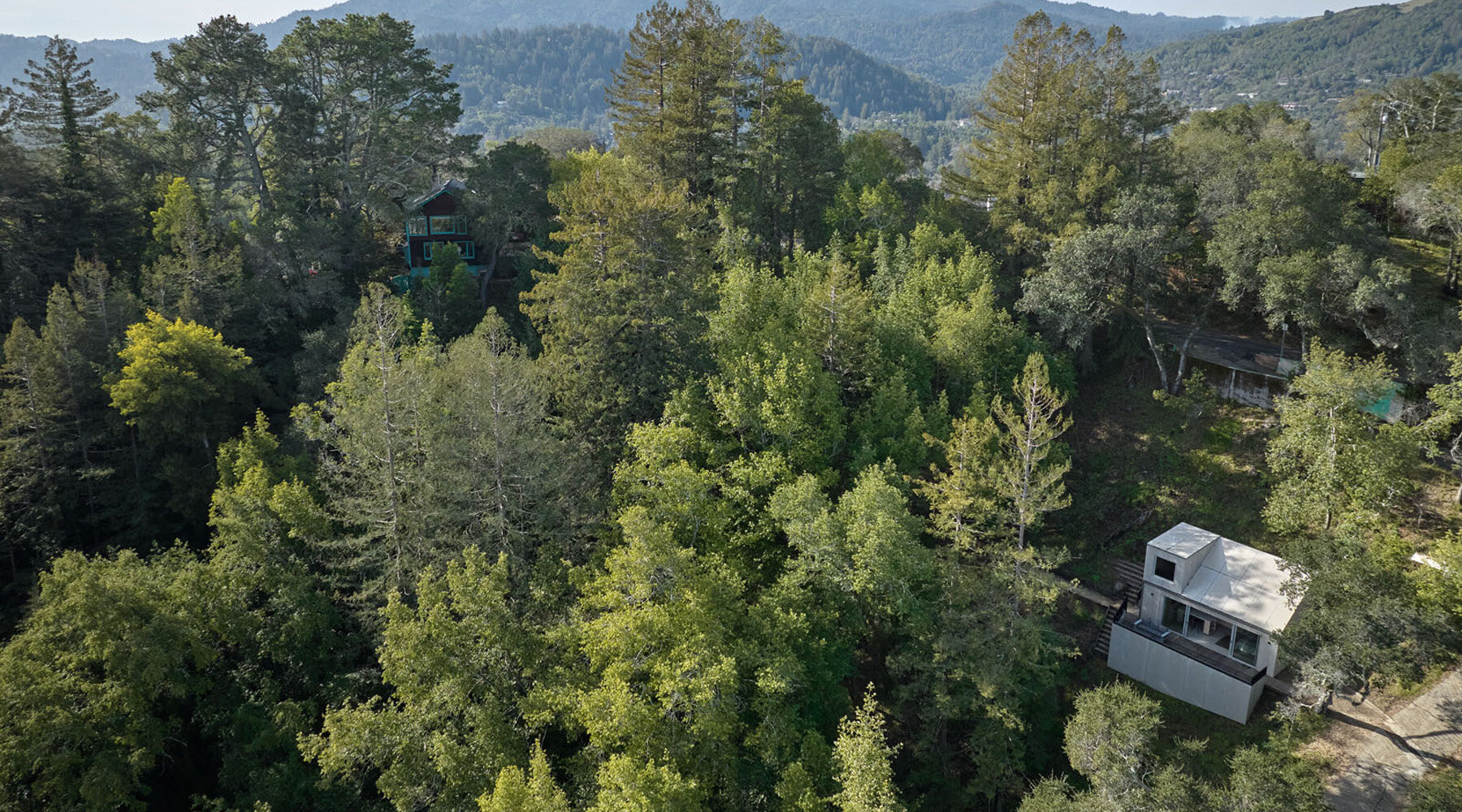 Mork-ulnes Tucks 38 Sqm Crest Guesthouse On A Steep Hillside In Ca