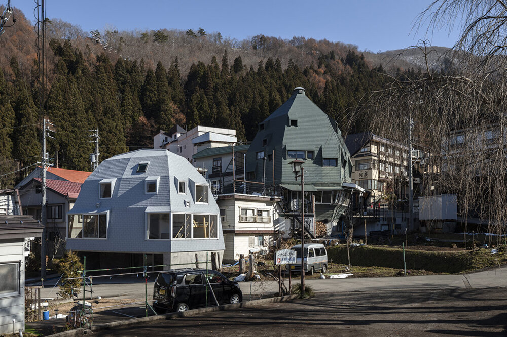 Desain Furuya menyembunyikan gondola berbentuk telur di dataran tinggi Nagano