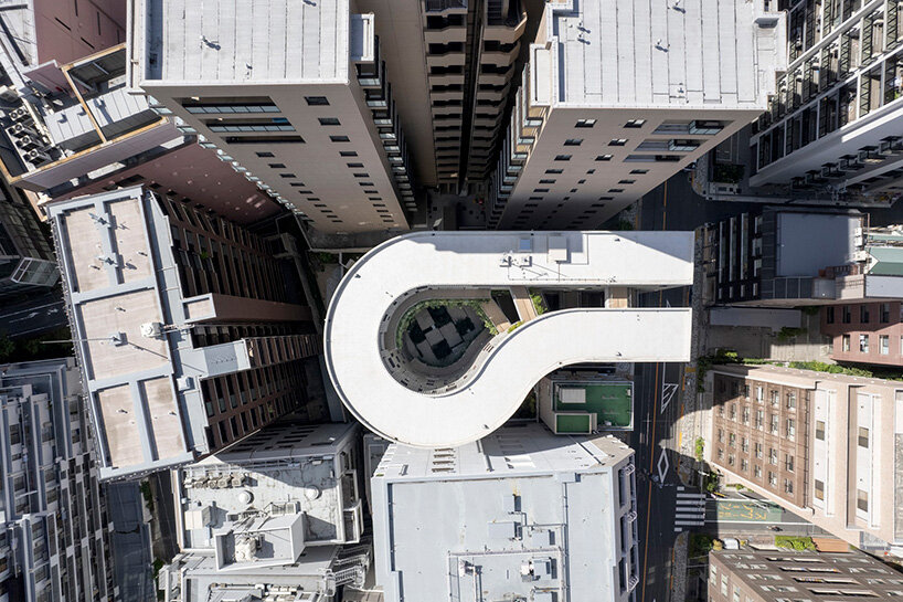 Tenjin-cho designed by Hiroyuki Ito Architects is a curved part of Tokyo’s nature