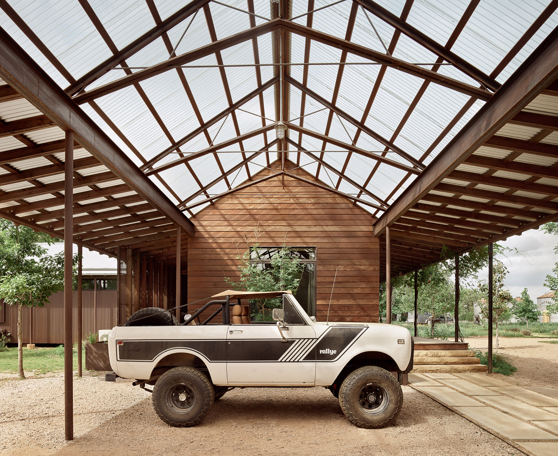 roam ranch: modern design for rural texas by baldridge architects