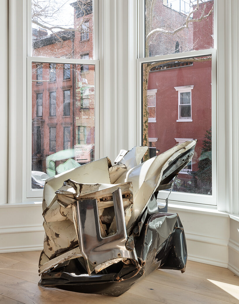 pameran yang terinspirasi oleh seniman Ukraina John Graham menempati rumahnya di Brooklyn Heights