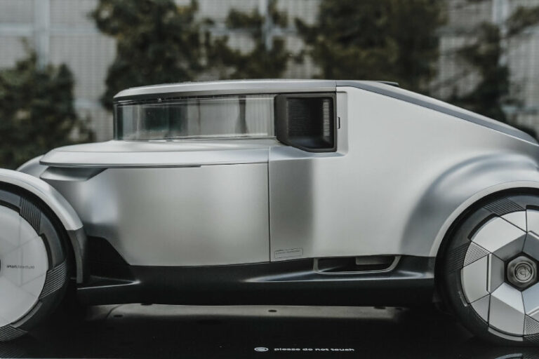 ‘smartchitecture’ is a driverless aluminum car with circular cabin and ...