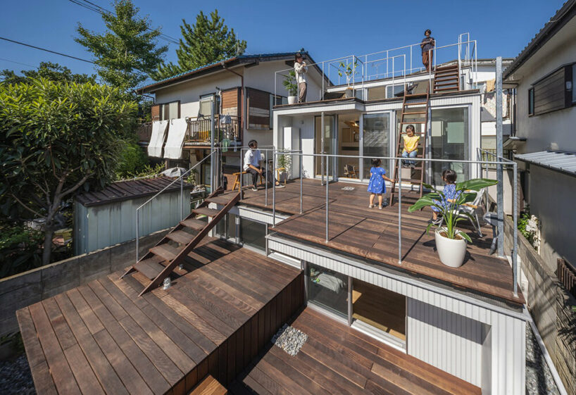 Arsitek niji membentuk rumah keluarga sebagai jembatan bertingkat di lingkungan padat Tokyo
