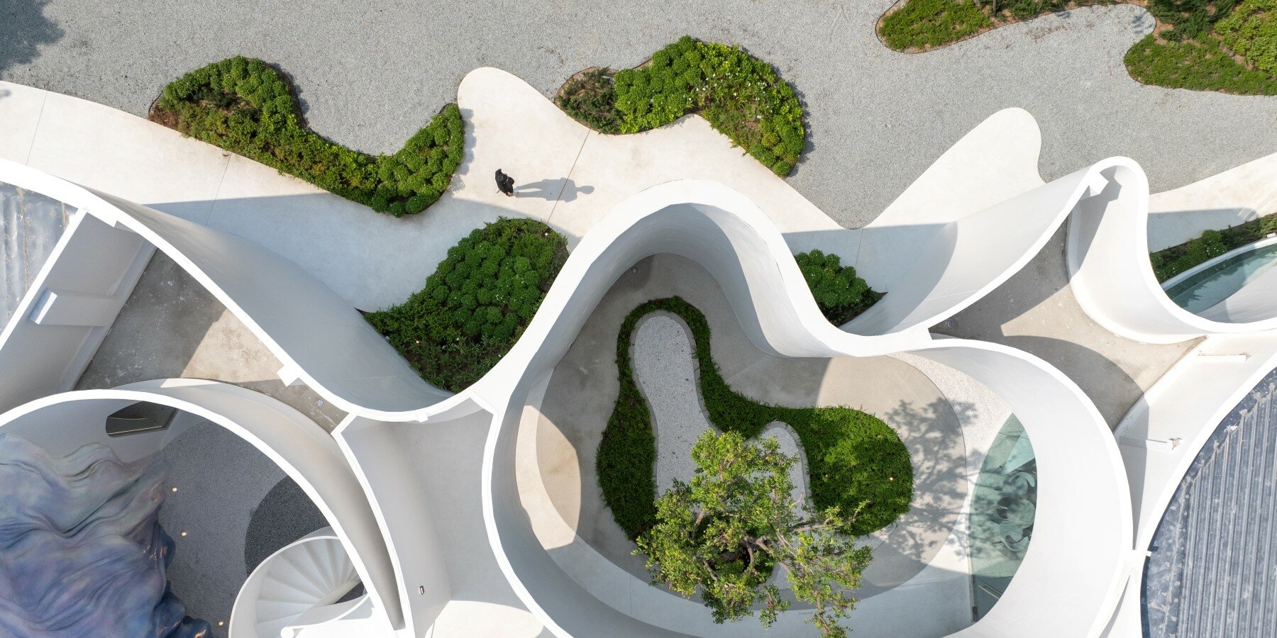uncloud-coffee-unknown-surface-studio-thailand-designboom-1800-2