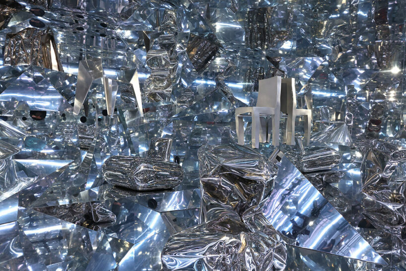 Sillas icónicas diseñadas por Robert Wilson, Gaetano Pese, Frank Gehry y otros en exhibición en el Museo Grassi