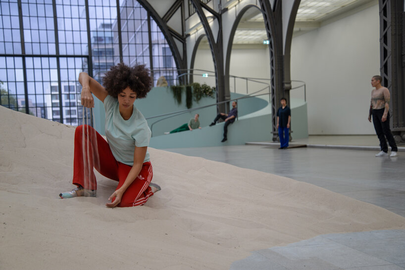 alexandra pirici's action installation turns hamburger bahnhof into self-structuring landscape