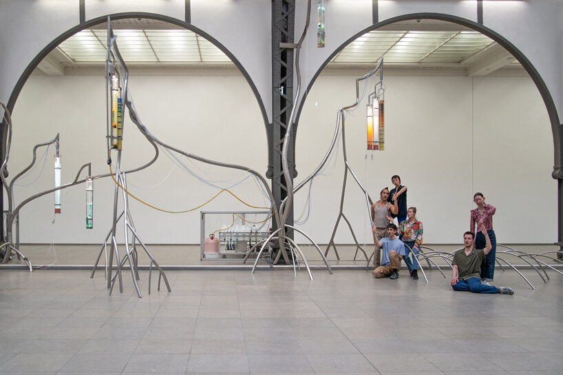 alexandra pirici's action installation turns hamburger bahnhof into self-structuring landscape