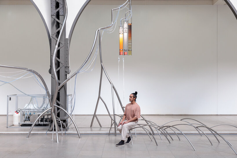 alexandra pirici's action installation turns hamburger bahnhof into self-structuring landscape