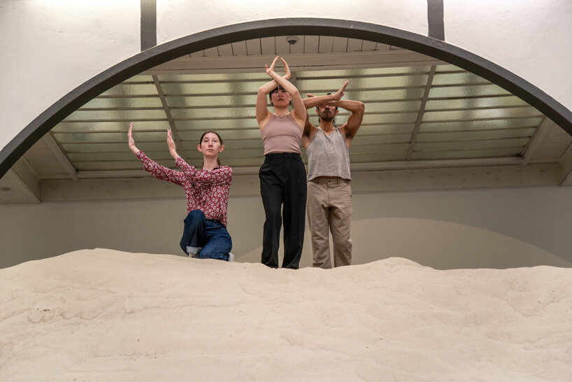alexandra pirici's action installation turns hamburger bahnhof into self-structuring landscape