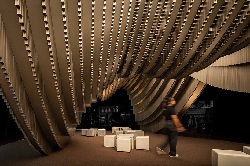 Gruta de aluminio con diseño.