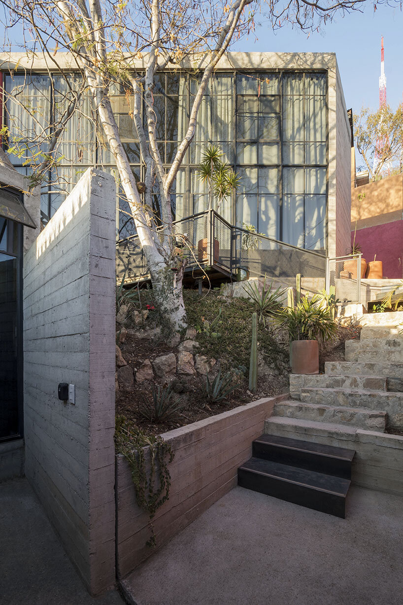 La casa VA artesanal de Omar López Bautista abraza el paisaje natural de Oaxaca
