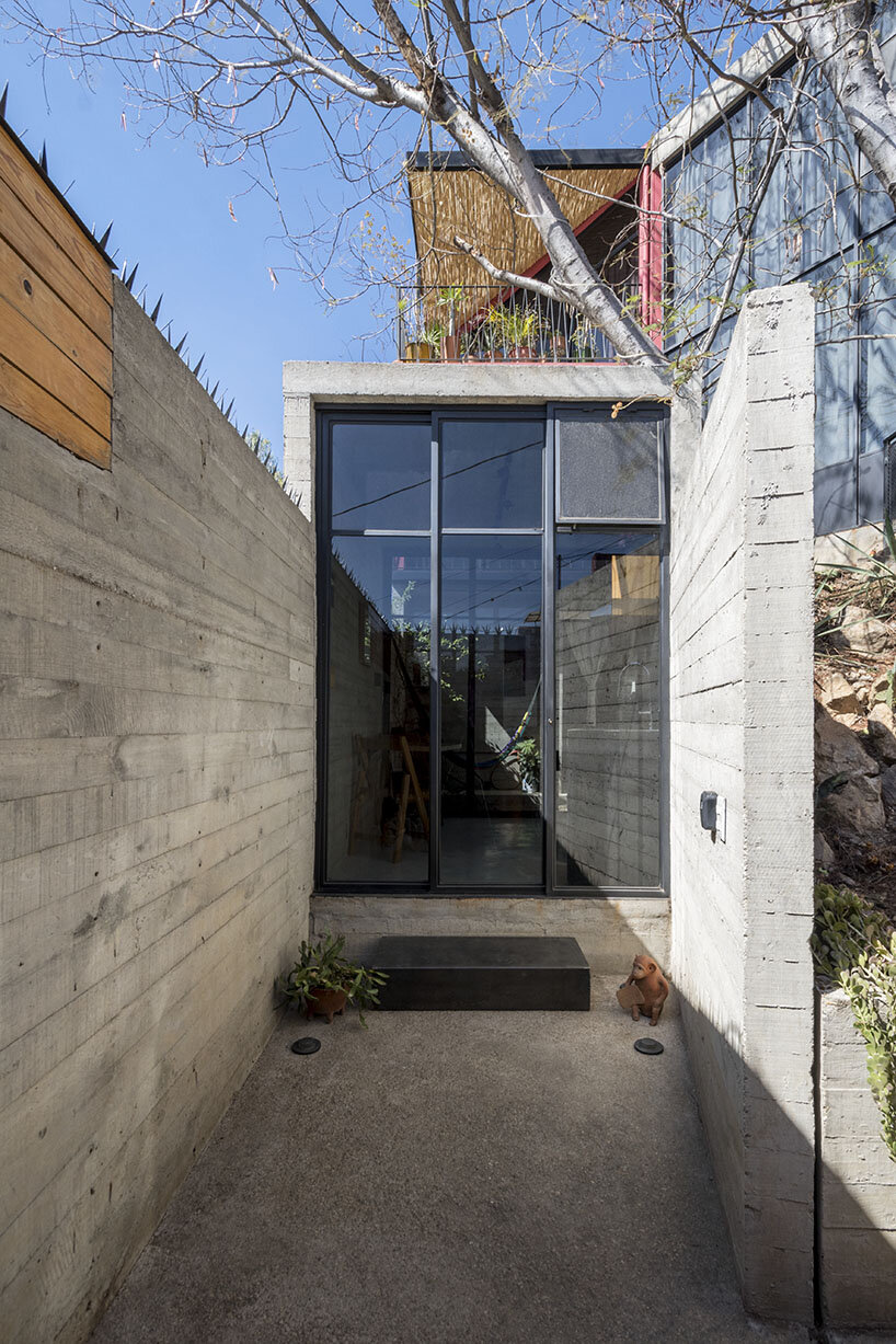 La casa VA artesanal de Omar López Bautista abraza el paisaje natural de Oaxaca