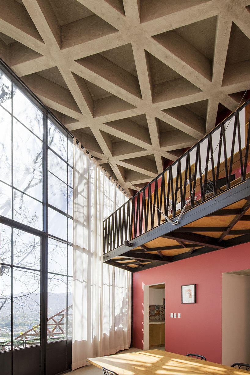 handcrafted casa VA by omar lópez bautista embraces the natural landscape of oaxaca