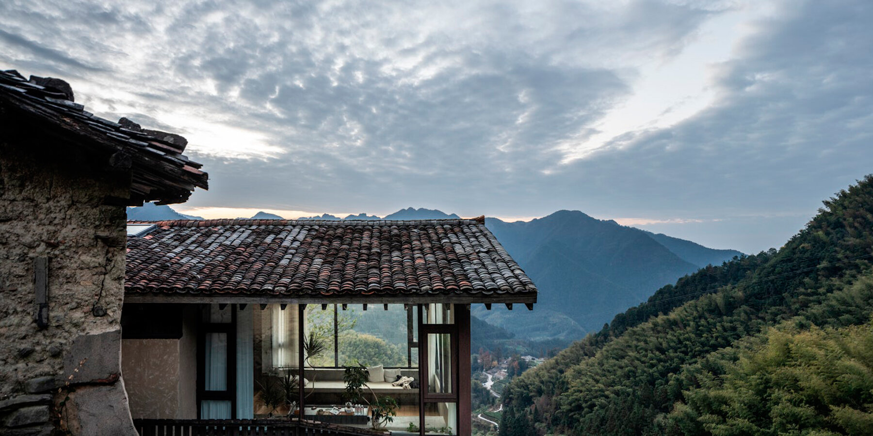line-plus-songyang-stray-birds-art-hotel-chenjiapu-village-china-designboom-1800-3