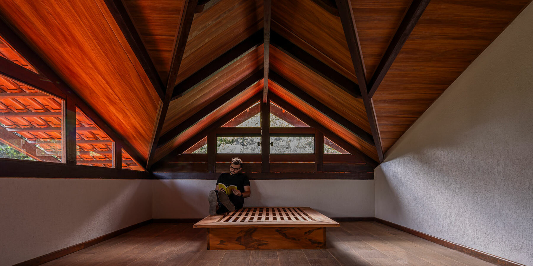secluded-casa-sotao-multi-level-views-lush-brazilian-landscape-designboom-1800-03