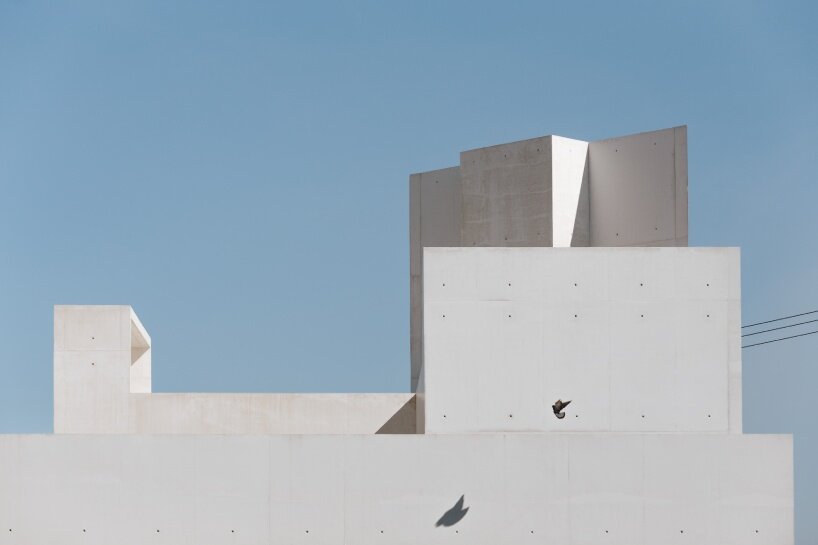 Álvaro Siza amplía el monasterio y el centro cultural de Oporto con un patio modernista de hormigón