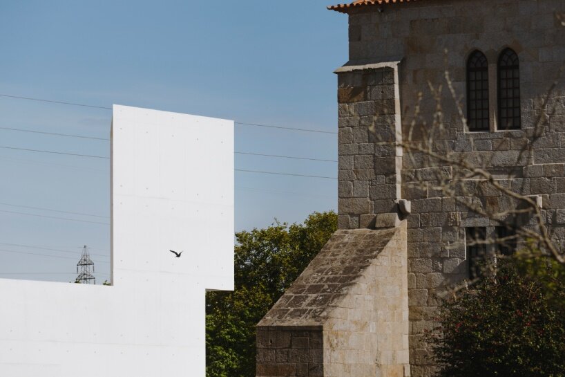 Álvaro Siza amplía el monasterio y el centro cultural de Oporto con un patio modernista de hormigón