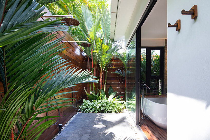 inverse project completes this bioclimatic 'beach barn' in tropical costa rica