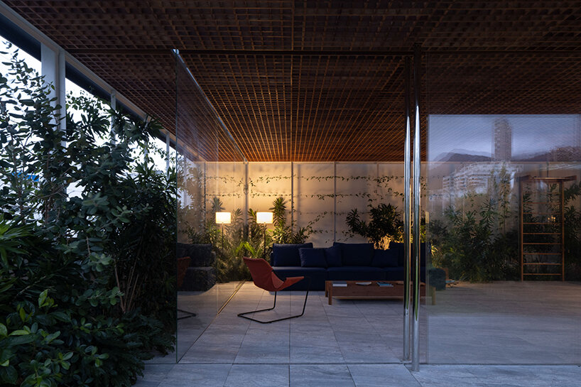 agencia TPBA shades its house in leblon, brazil with a floating wooden sunscreen