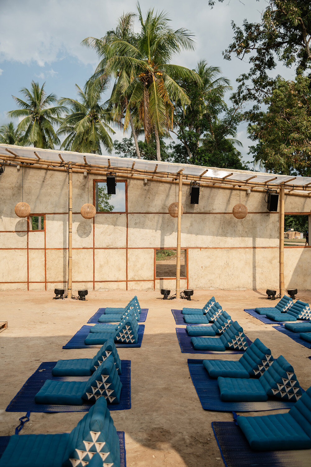 a 360° surround system borders imaginary objects' enfold pavilion in thailand