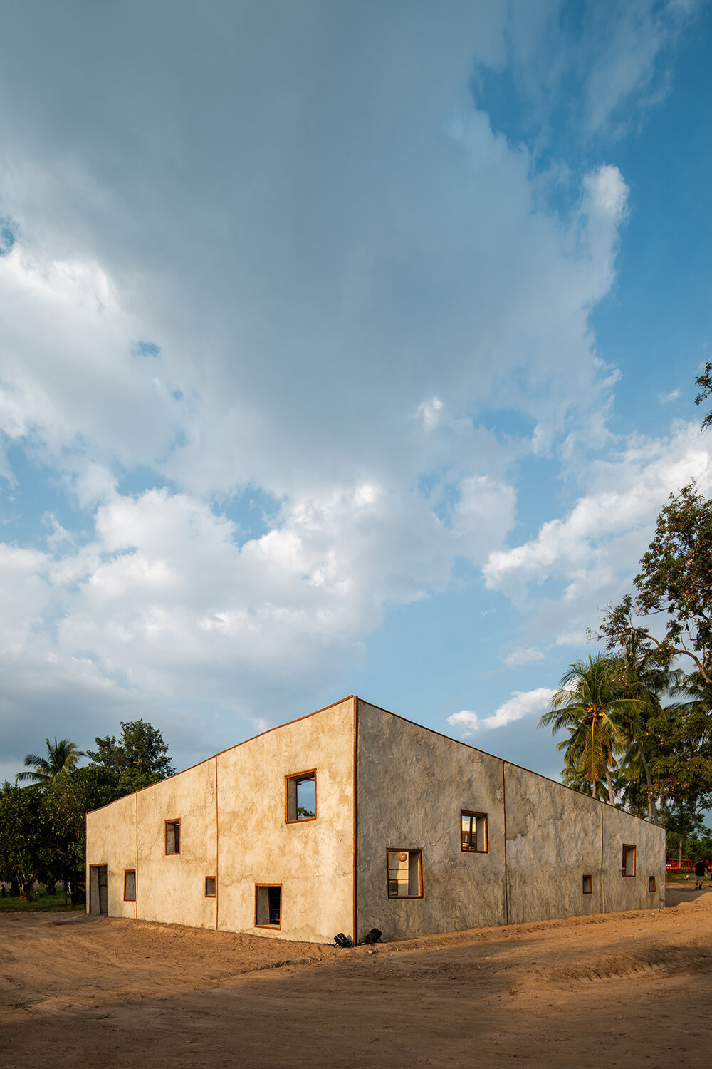 a 360° surround system borders imaginary objects' enfold pavilion in thailand