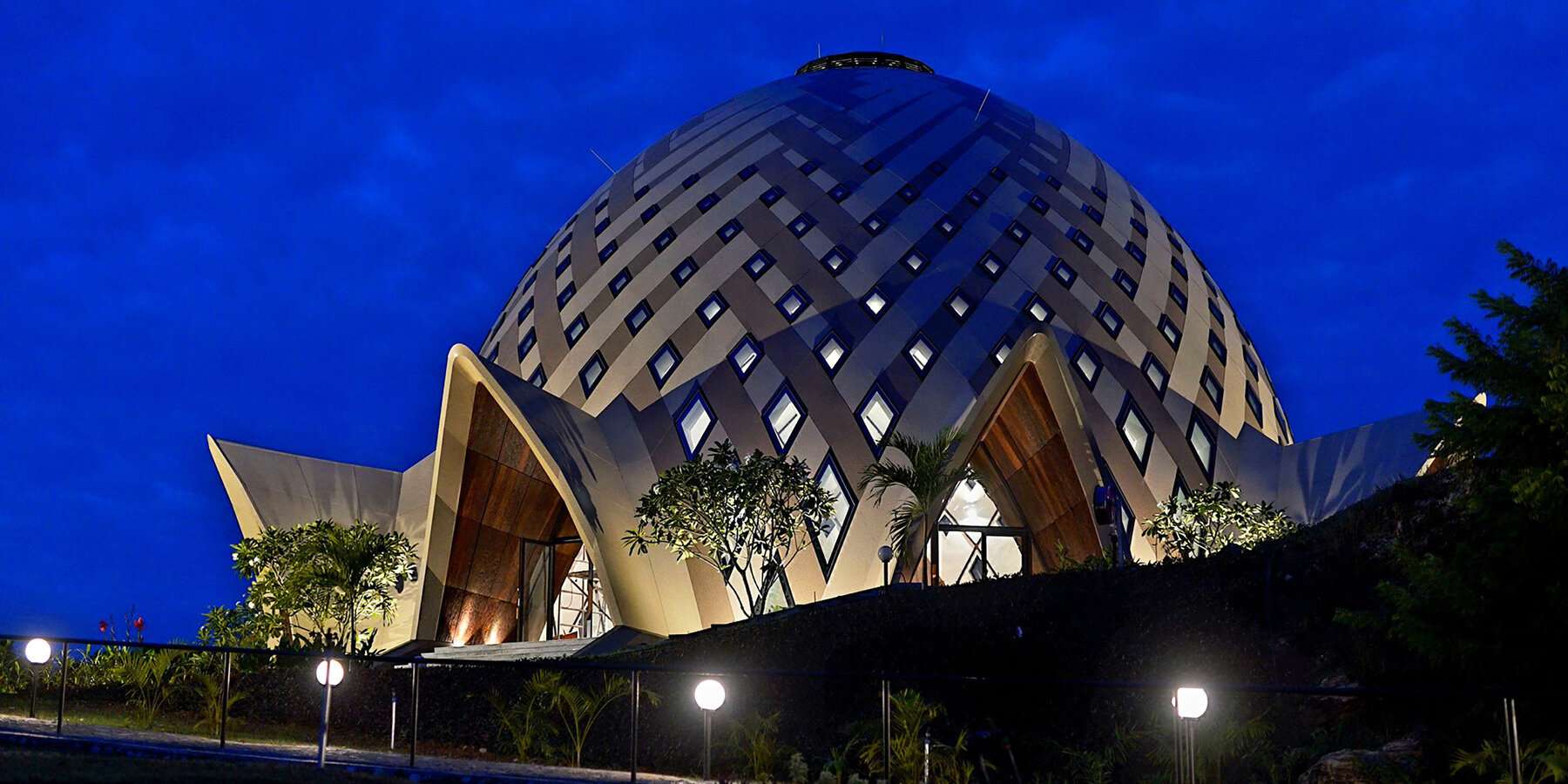 hand-woven-bahai-house-worship-papua-new-guinea-art-tradition-designboom-1800-01