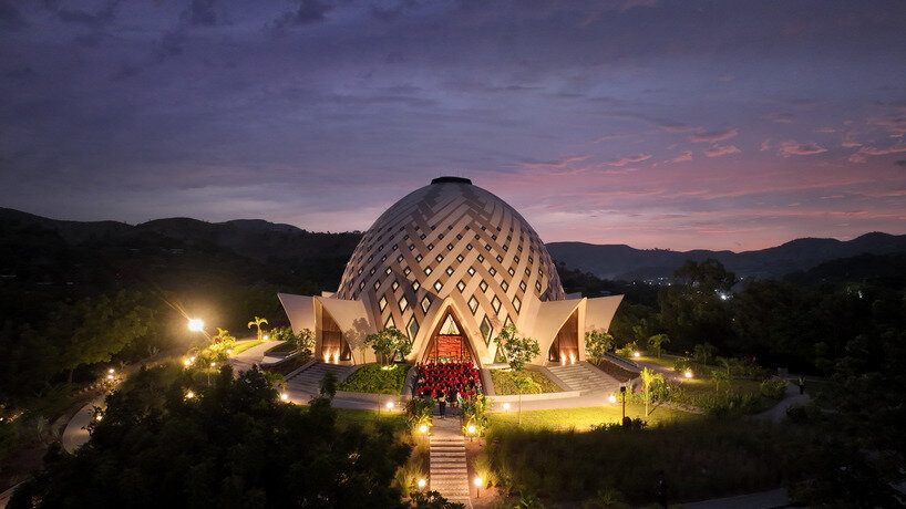 La Casa de Adoración Bahá'í con cúpulas tejidas refleja el patrimonio artístico de Papúa Nueva Guinea