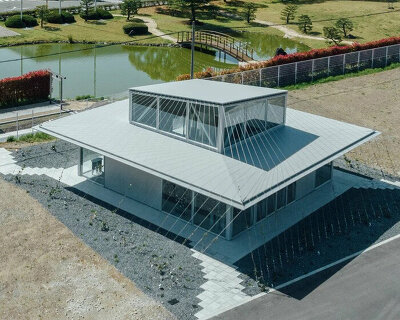 suspended wires envelop the maxell kuse ga aru studio in kyoto