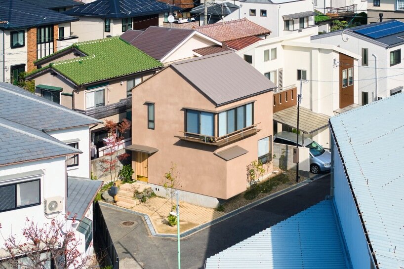 Espacios habitables adaptables diseñan las pequeñas casas de Ninkiben en Osaka