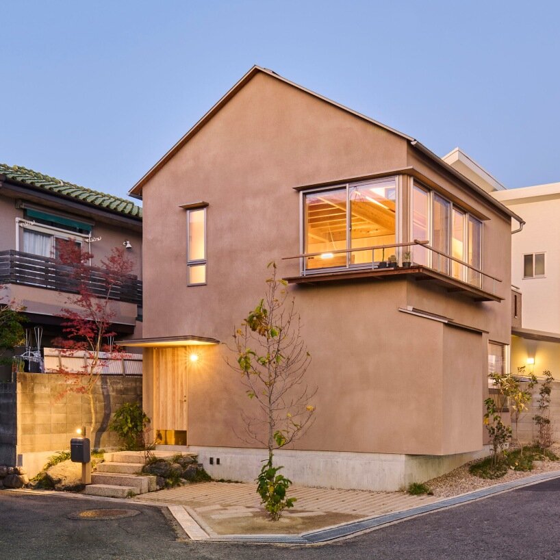 ¡Ninkiben en Osaka!  En la pequeña casa de , los espacios habitables adaptables se adaptan a una familia en crecimiento
