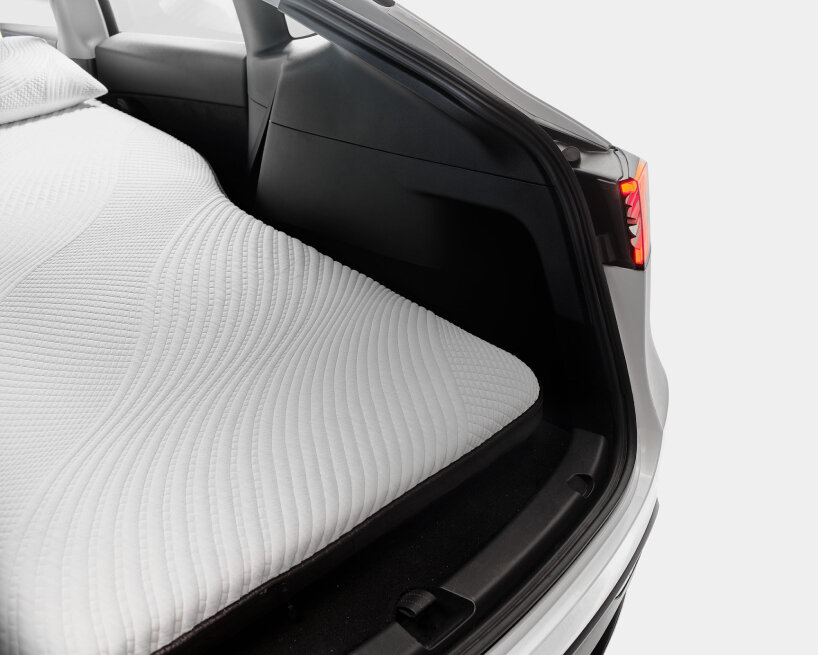 cama inflable de hotel coches tesla snuuzu