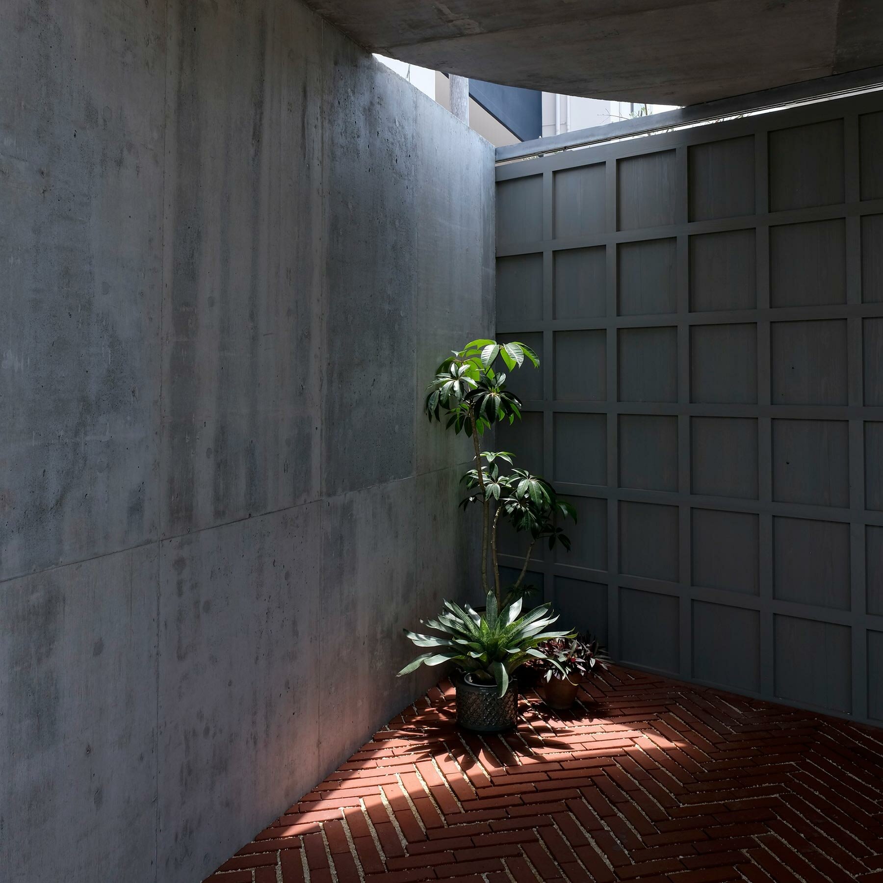 atelier-extension-tomigusuku-studio-cochi-architects-designboom-08a
