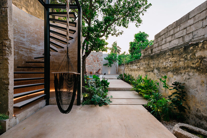Estudio de arquitectura mexicano conserva paredes de piedra texturizadas originales de Mérida casa deco