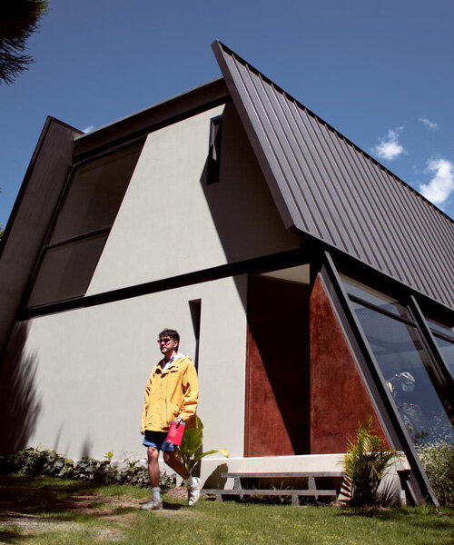 black metal panels form A-frame roof atop 1028arq's casa s in ecuador