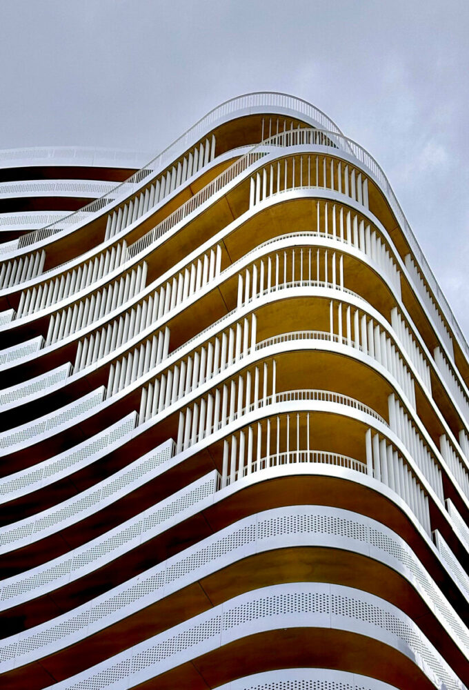 Undulating High Rise hamonic+masson's emblem raises high-rise undulating office unit in france